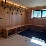 Aldrov Deerhouse Apartment