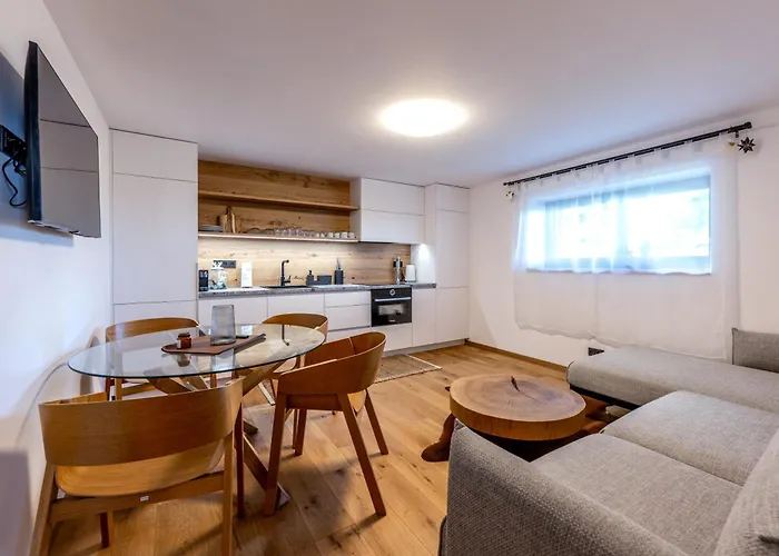 Aldrov Deerhouse *